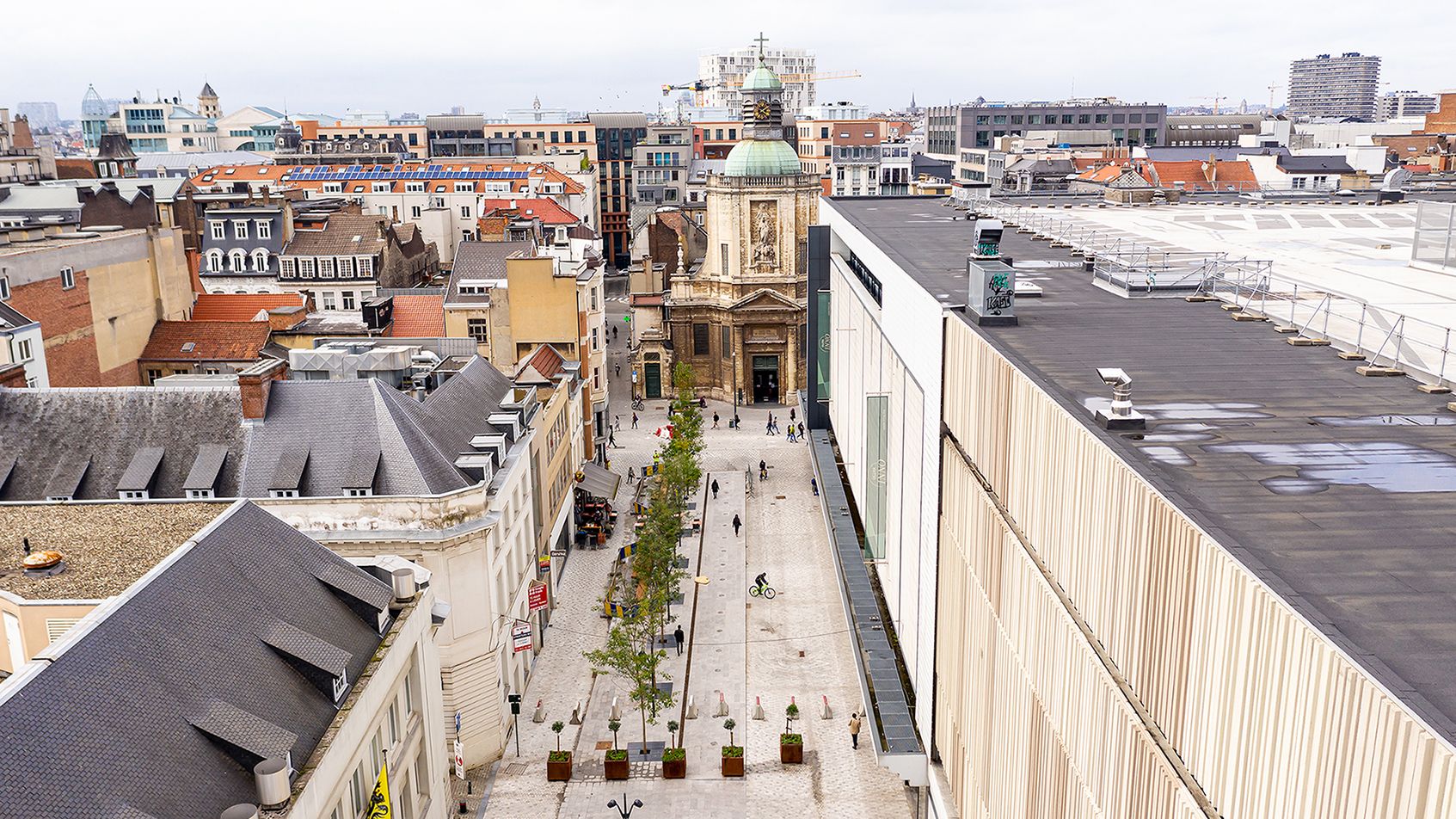 BUUR_NIEUWSTRAAT_birds eye view on church_Reporters