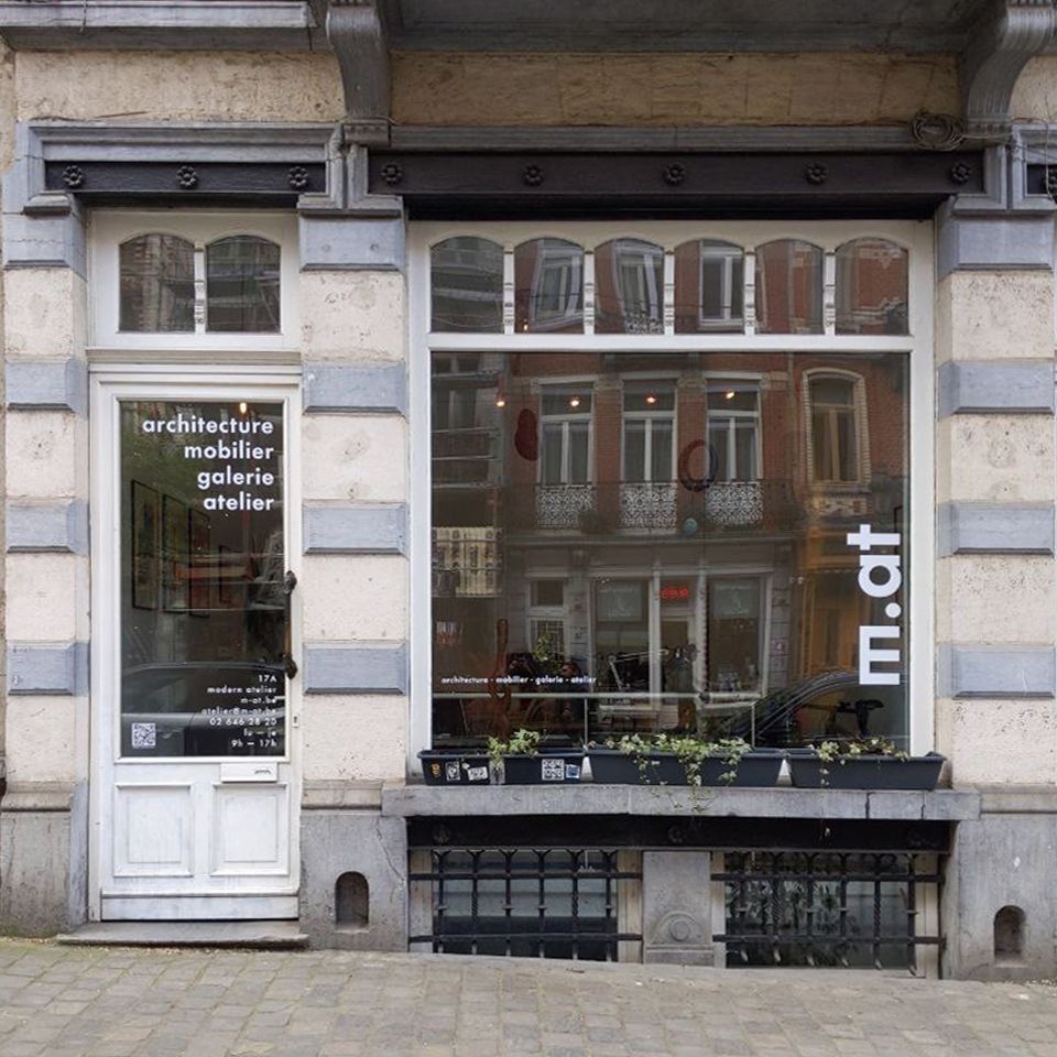 m-at vitrine