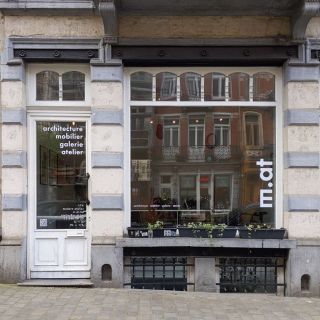 m-at vitrine